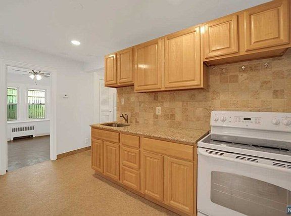 4th image of 607 Marin Ave #1