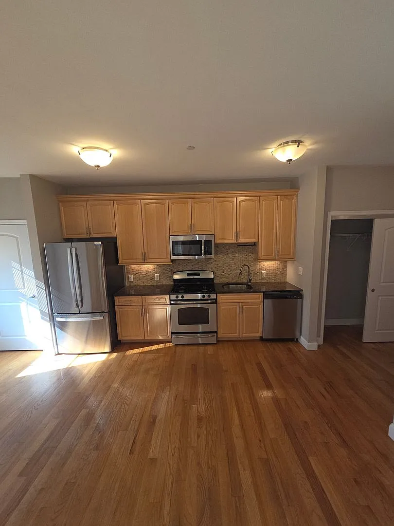 063 - Jmc A/A/F 245-249 Avenue E — Photo 2