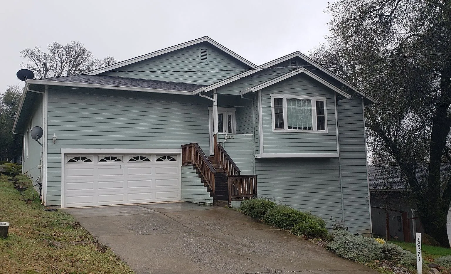 3 bed, 2.0 bath, 1819 sqft, $2,100 — Photo 1