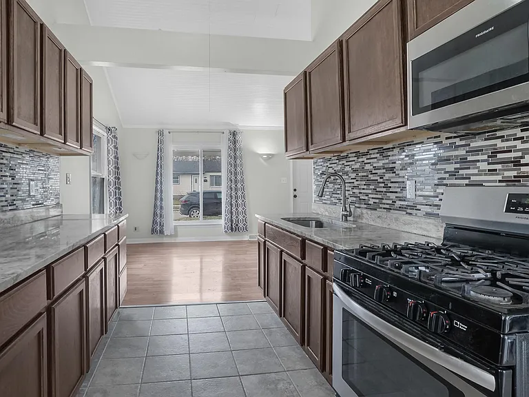 22000 Cunningham Ave — Photo 2