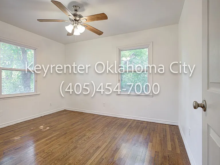 1520 Rowena Ln — Photo 21