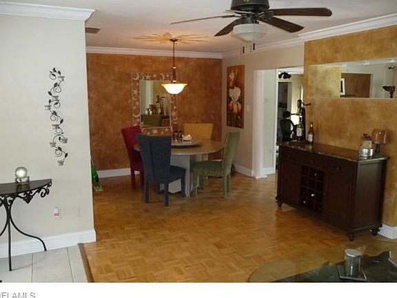5th image of 806 Entrada Dr N