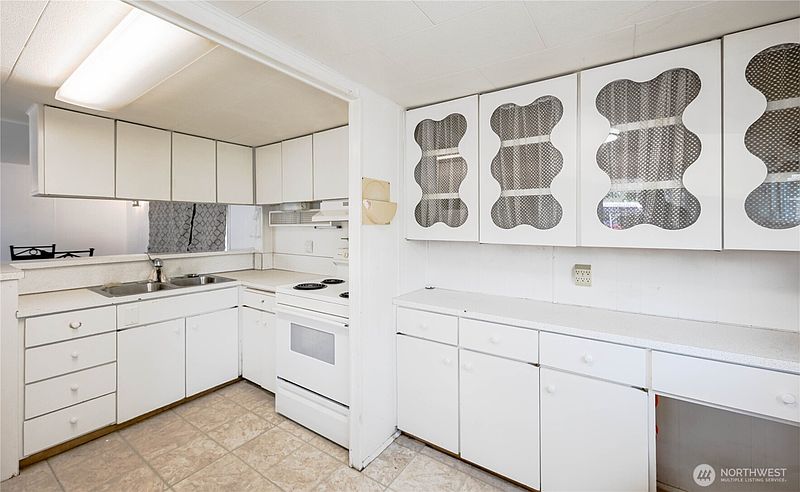 5th image of 3235 S 182nd Street
