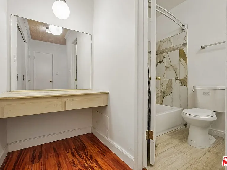 530 S Barrington Ave #110 — Photo 22