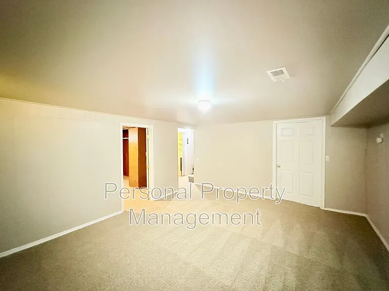 506 W 39th St — Photo 19