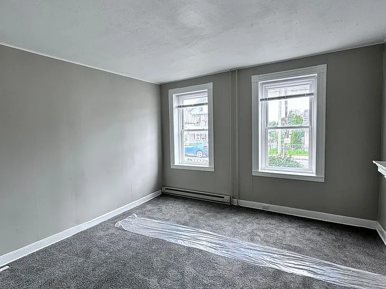 302-308 W Main St — Photo 15