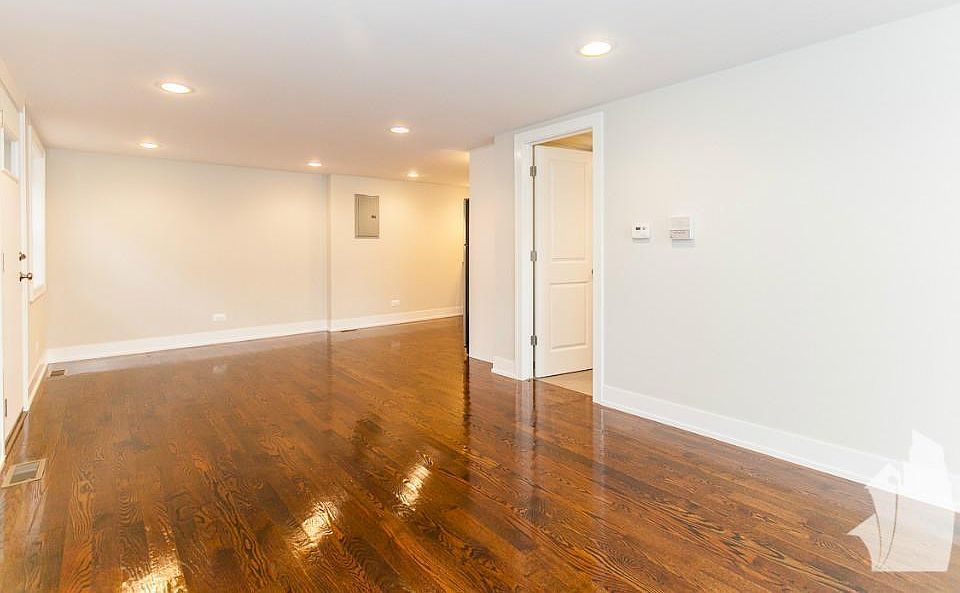 2nd image of 2602 N Racine Ave APT 01