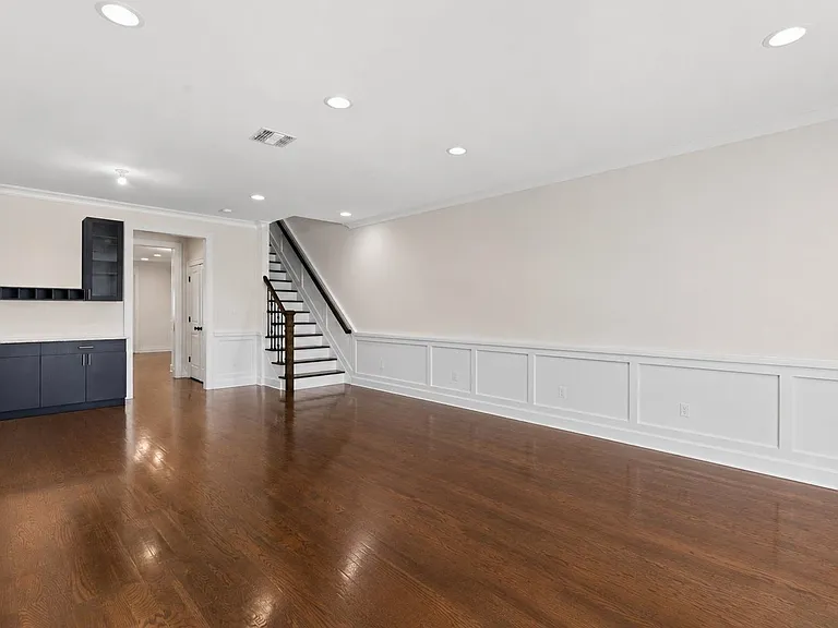 1627 John St #A — Photo 2
