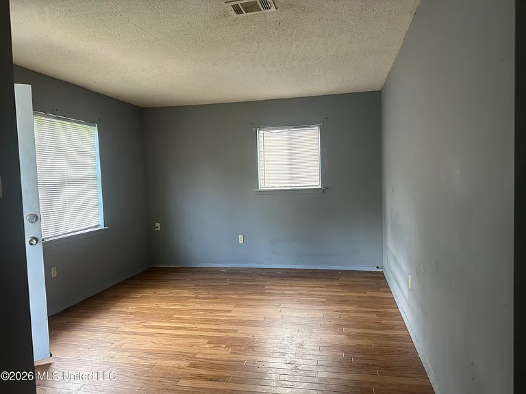 3655 Horton St — Photo 9