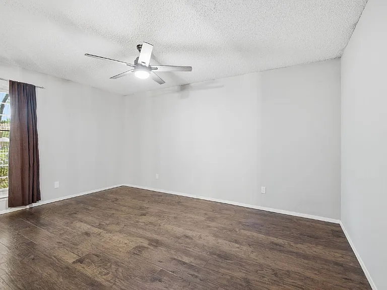 525 Parkview Dr — Photo 21