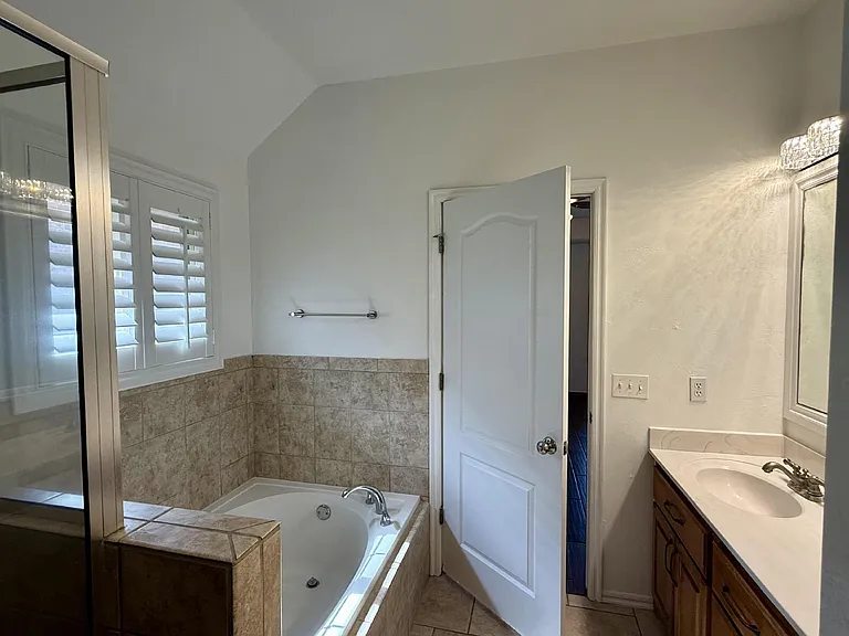 2620 SE 8th St — Photo 23