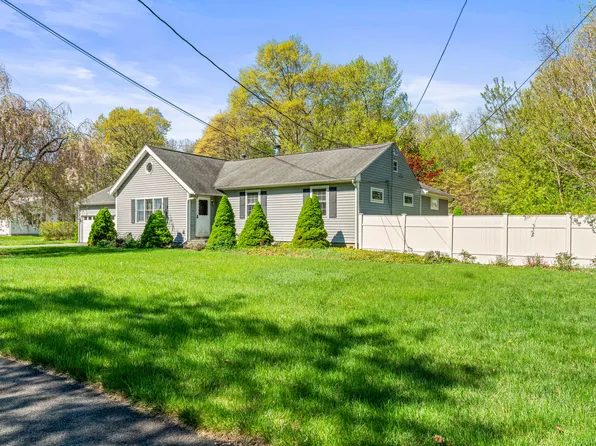 6 Robin Court, North Haven, CT 06473