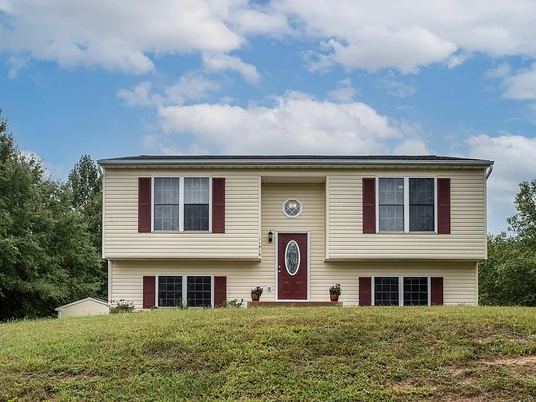 11519 Woodland View Dr — Photo 2