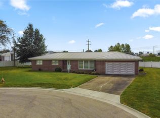 7 S Lakewood Dr, Effingham, IL 62401