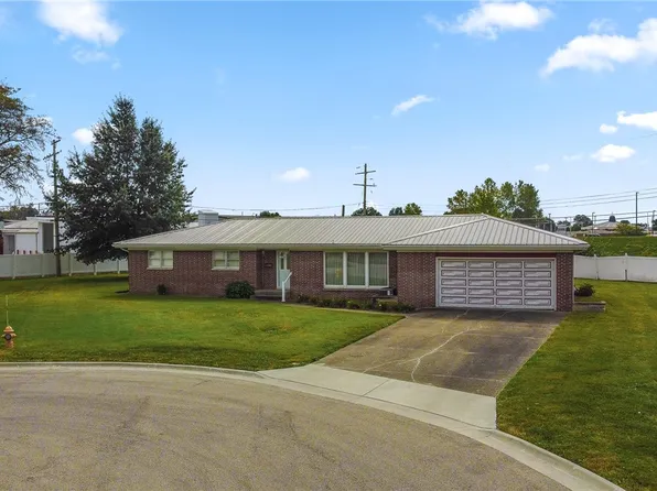 7 S Lakewood Dr, Effingham, IL 62401