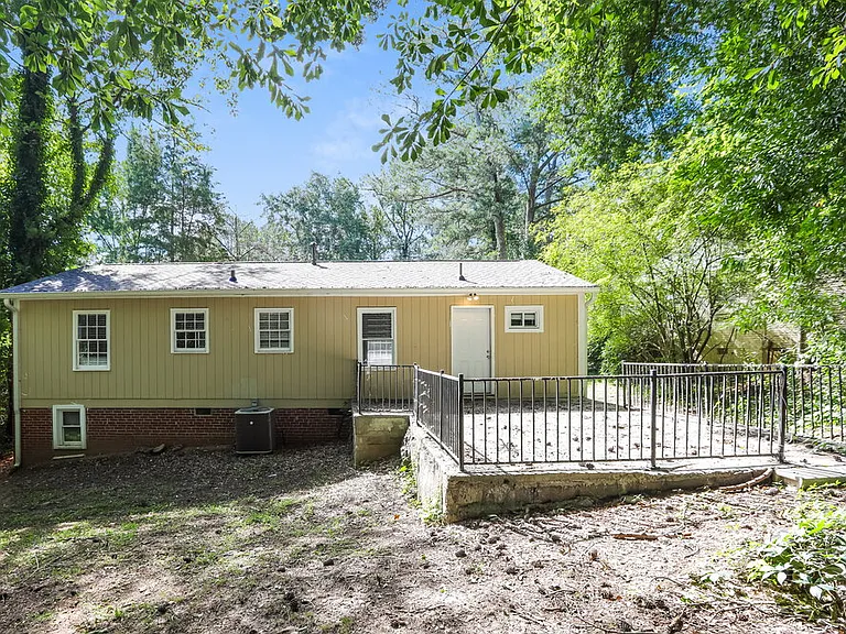842 Bonneville Ter NW — Photo 16