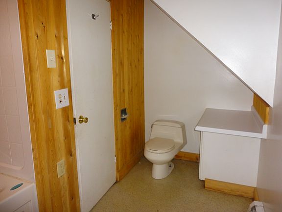 4th image of 208 N Pine St
