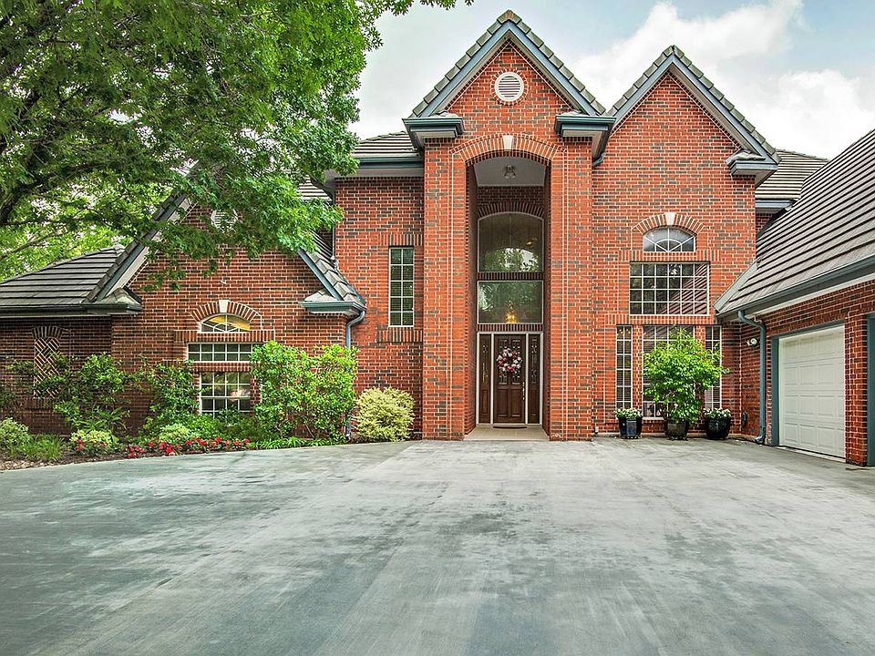 1st image of 3 Thornhurst