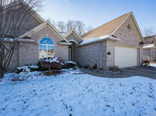 2099 Crystal Wood Trl, Flushing, MI 48433