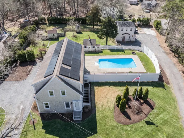 33 Queen Anne Road, Harwich, MA 02645