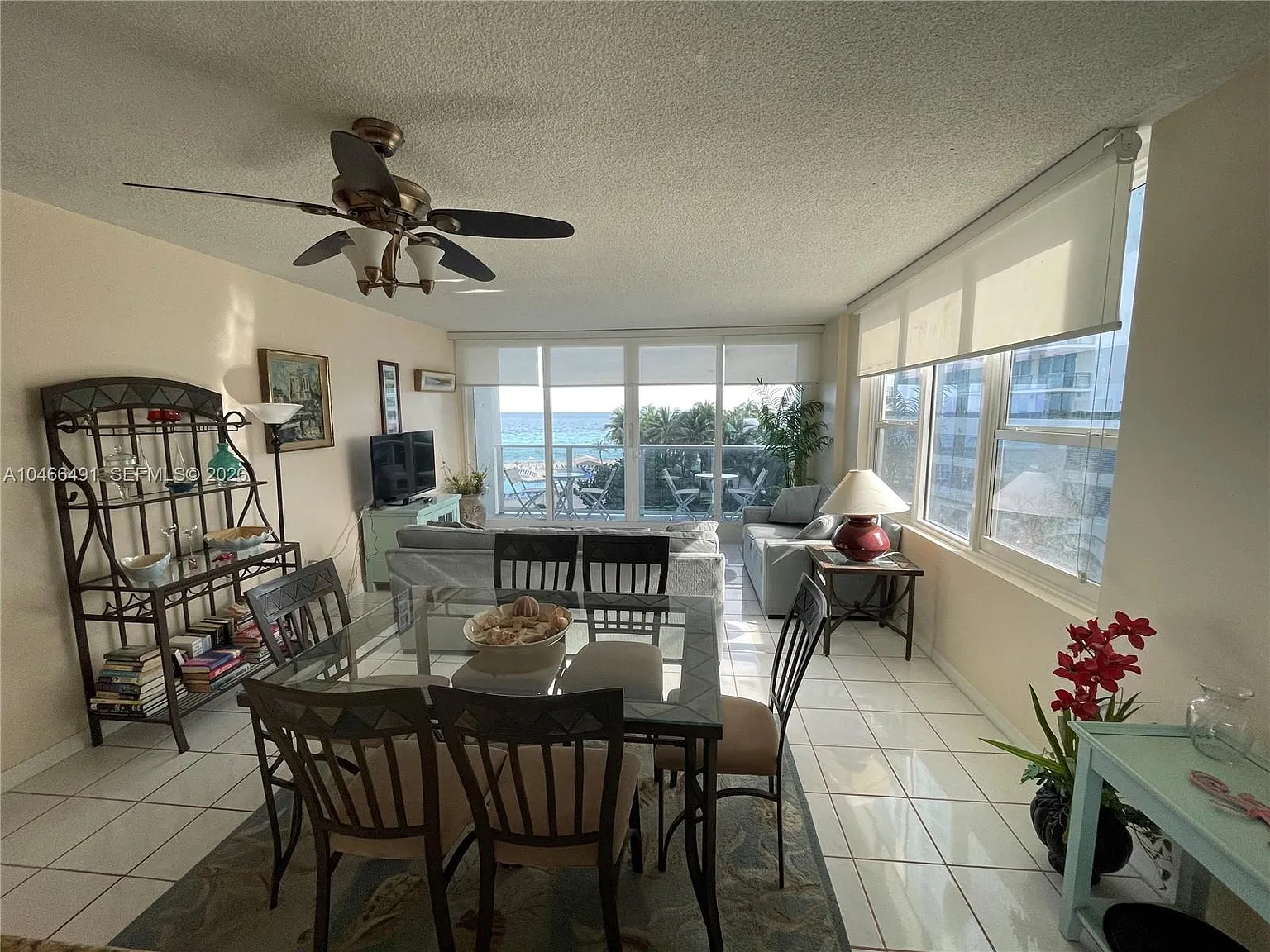 Alexander Towers Condo — Photo 3