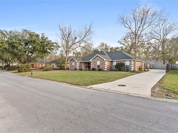 4th image of 215 Woodbridge Blvd