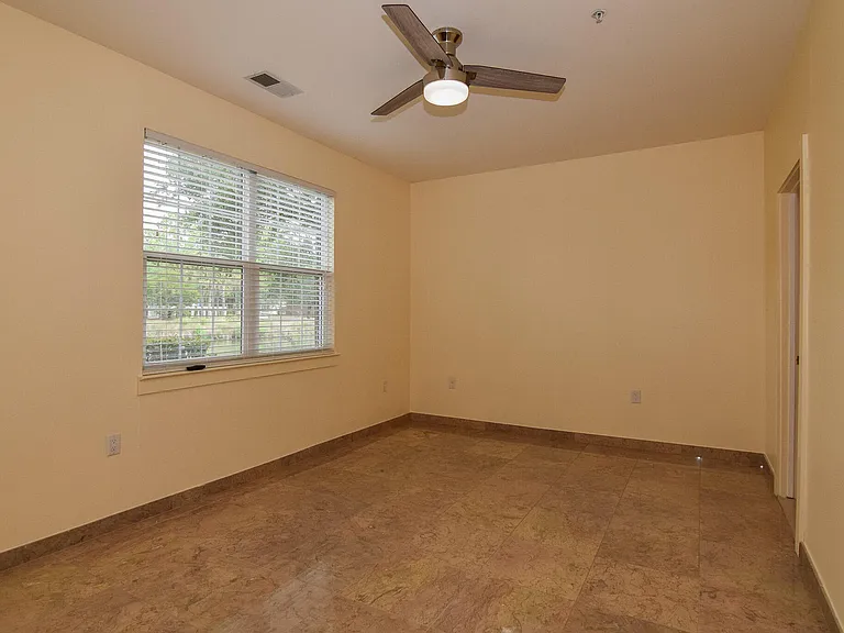 1481 Cambridge Lakes Dr — Photo 10