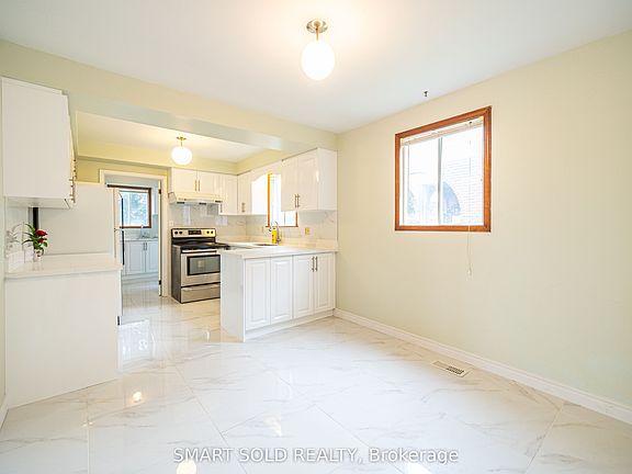 5th image of 217 Waverly St N