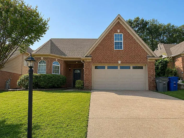 9901 Woodland Bend Dr — Photo 1