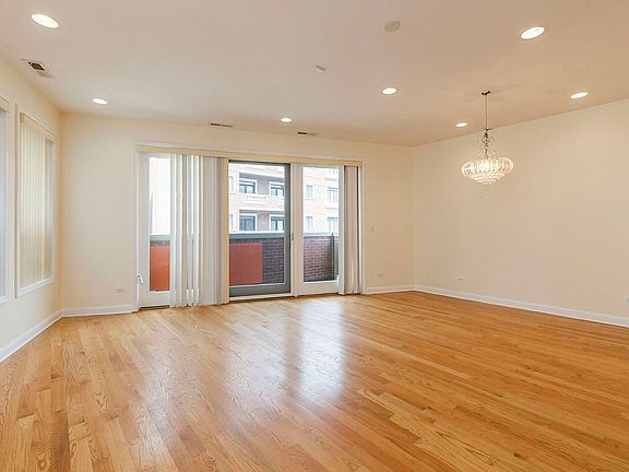 2nd image of 1449 W Fullerton Ave #A
