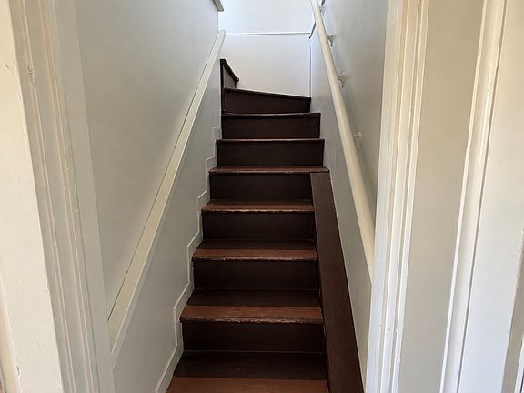3rd image of 723 W 11th St #3