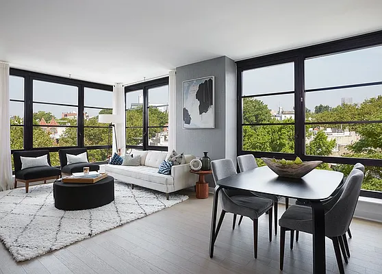 Rented by Aura Management | media 22