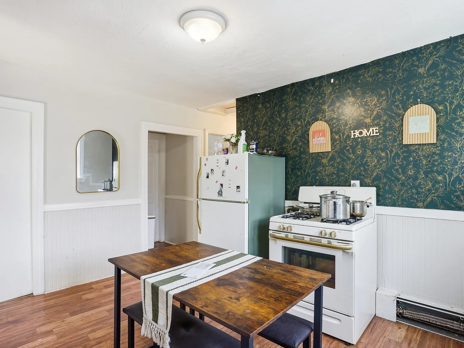 3 bed, 748 sqft, $1,775 — Photo 3