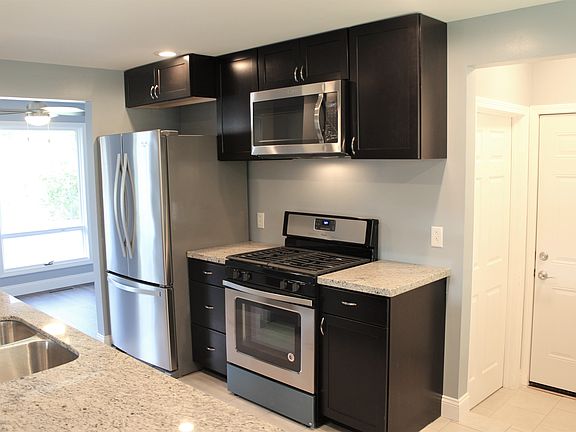 3rd image of 87 Kingsbury Ln