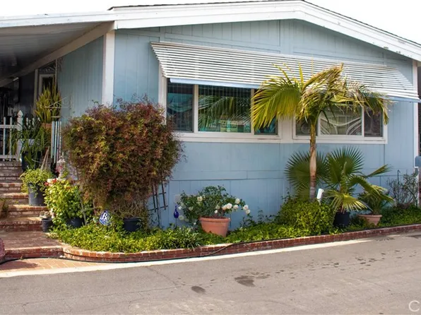 10915 Langdon Ave, Mission Hills, CA 91345