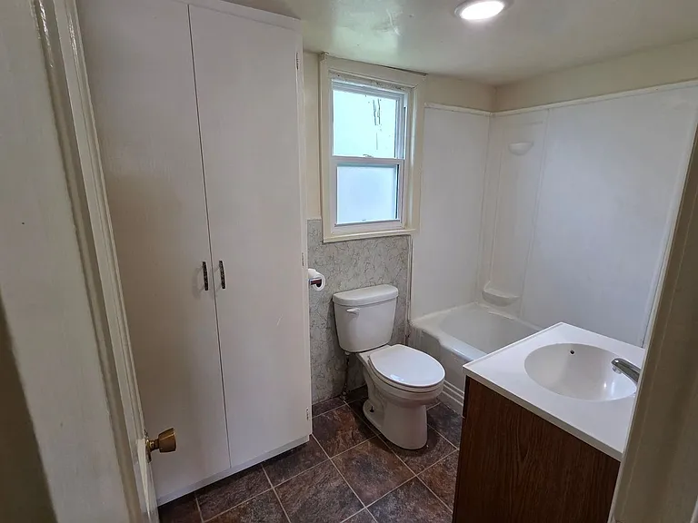 103 E Center St — Photo 15