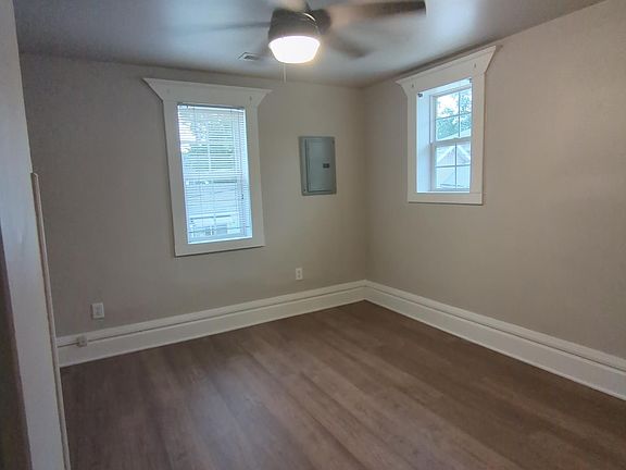 3rd image of 401 Brown St APT 2