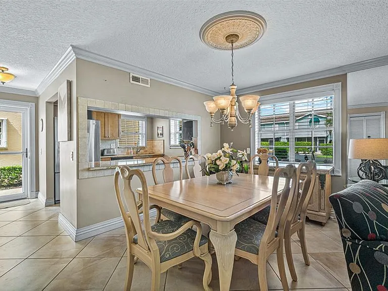 338 Waterside Dr — Photo 5