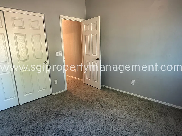 3214 N Pleasant View Ln — Photo 2