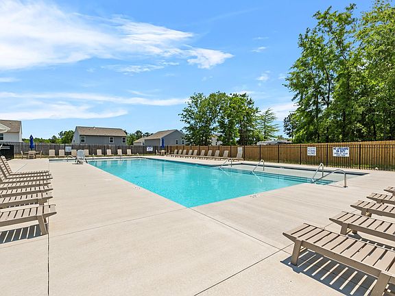 2nd image of 105 Maple Ct