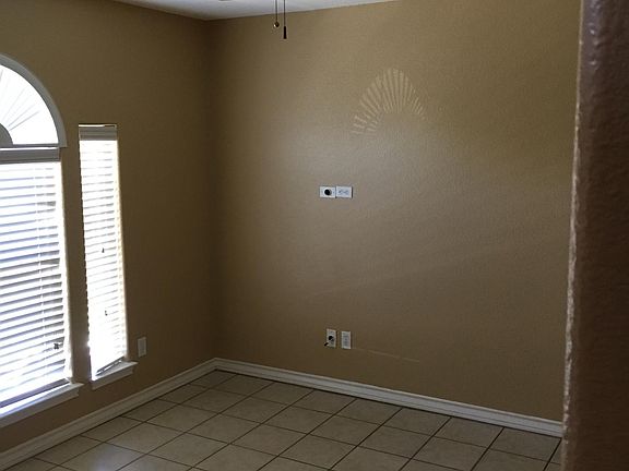 3rd image of 1208 Meadowbrook Dr