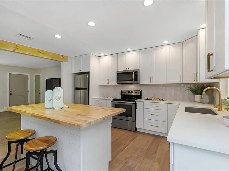 245 Grove Cir N — Photo 11