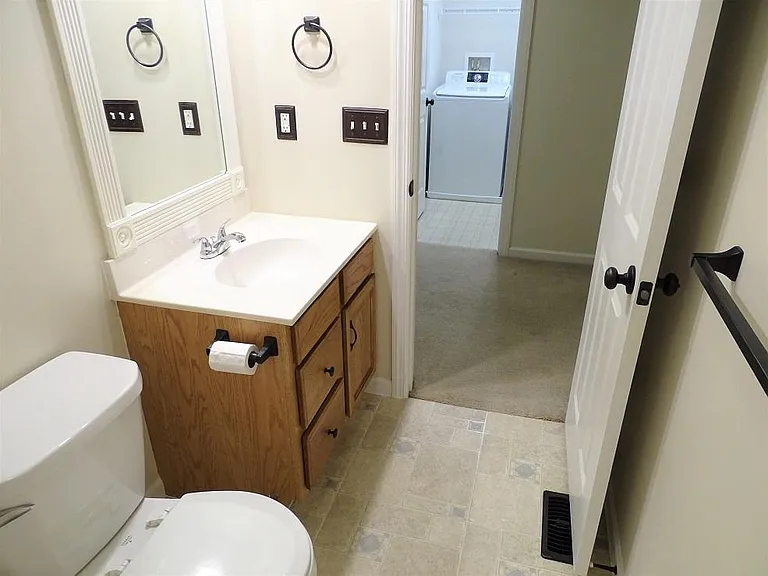 56 N Village Cir — Photo 25