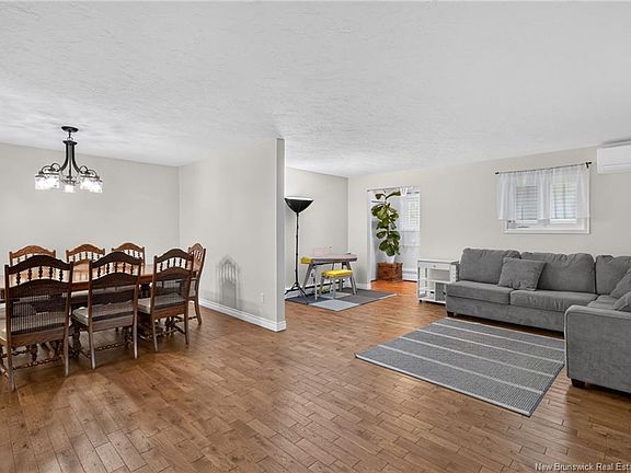 3rd image of 20 Vista Dr
