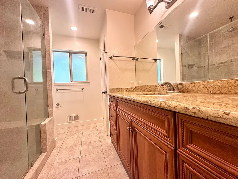 2214 Vineyard Ct — Photo 15