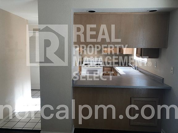 5th image of 720 Sunrise Ave APT 31A