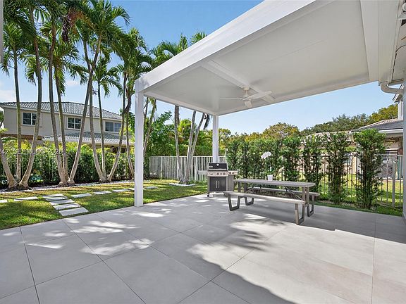 3rd image of 4115 Sabal Ridge Cir