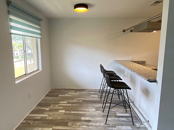 5th image of 400 Oakridge Blvd APT 24
