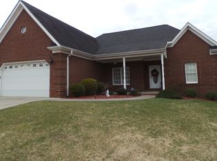 1732 Blakewood Ct, Kingsport, TN 37660