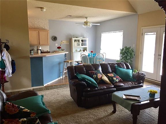 5th image of 2871 Linden Ln